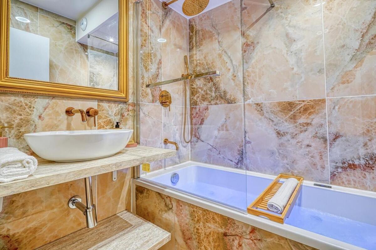 Melody Suite In Paris Курбевуа Экстерьер фото