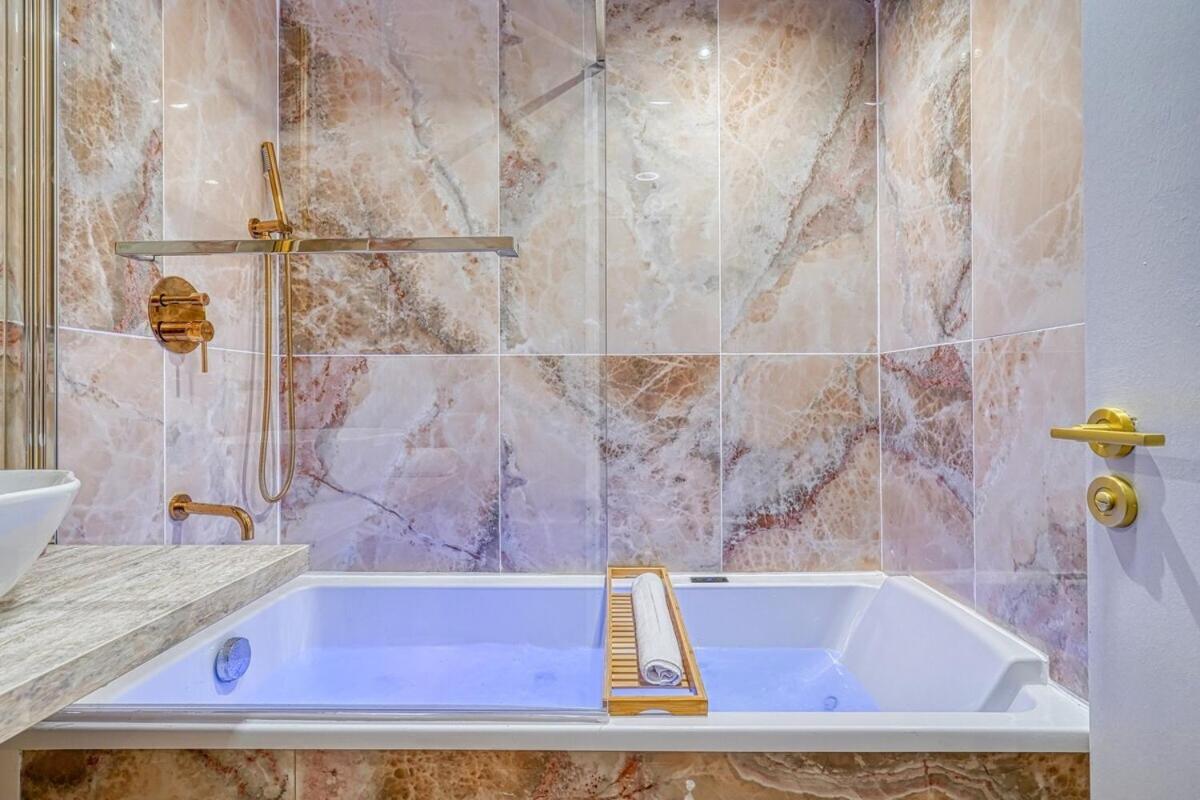 Melody Suite In Paris Курбевуа Экстерьер фото